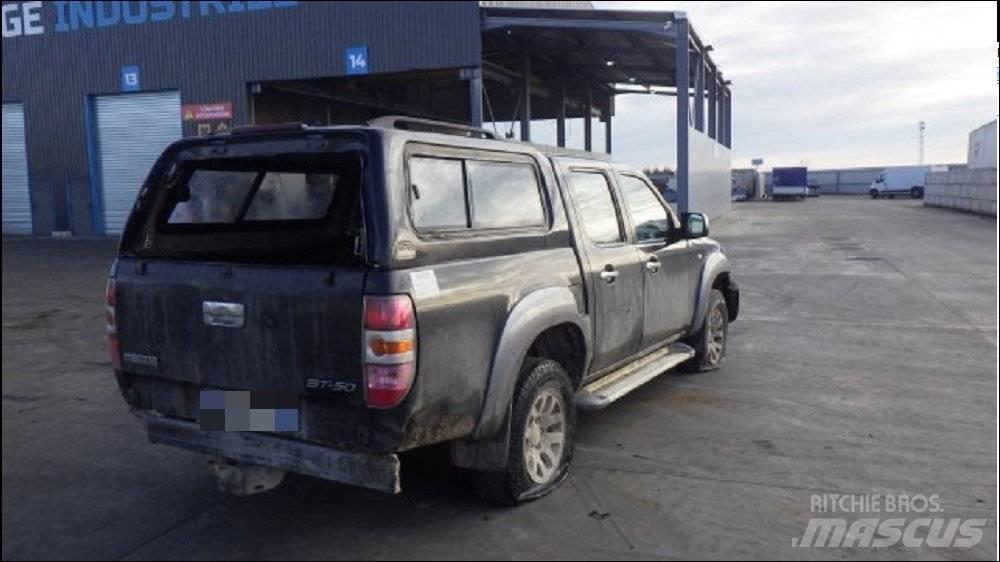 Mazda BT-50 شاحنة مقفلة