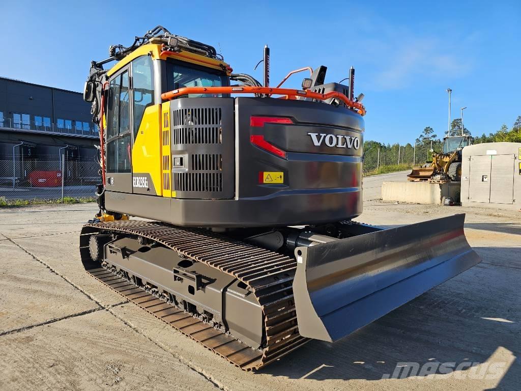 Volvo ECR235EL حفارات زحافة