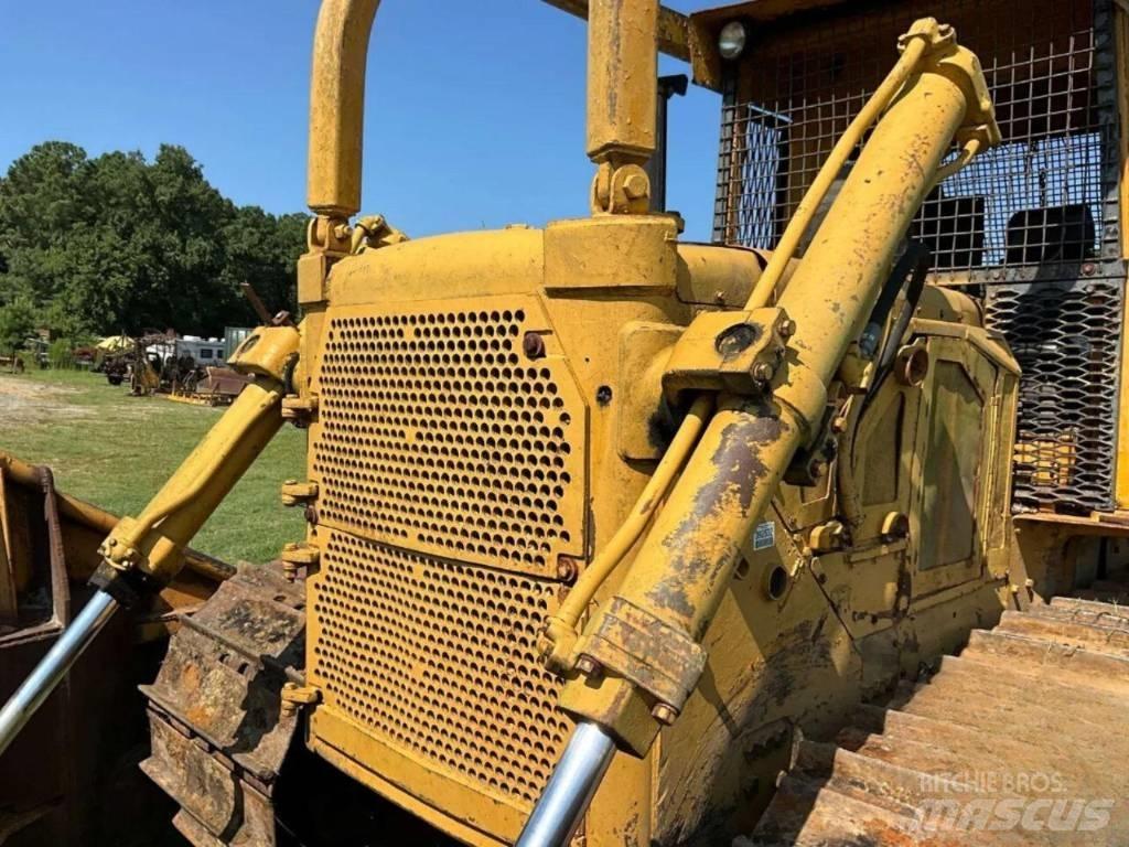 CAT D 7 G بلدوزرات مجنزرة