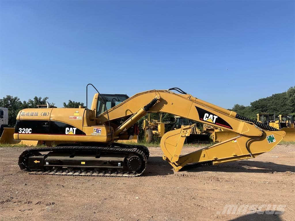 CAT 320 C حفارات زحافة