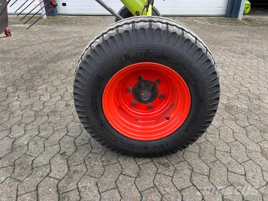 CLAAS Liner 2900 مكابس وميبسات التبن
