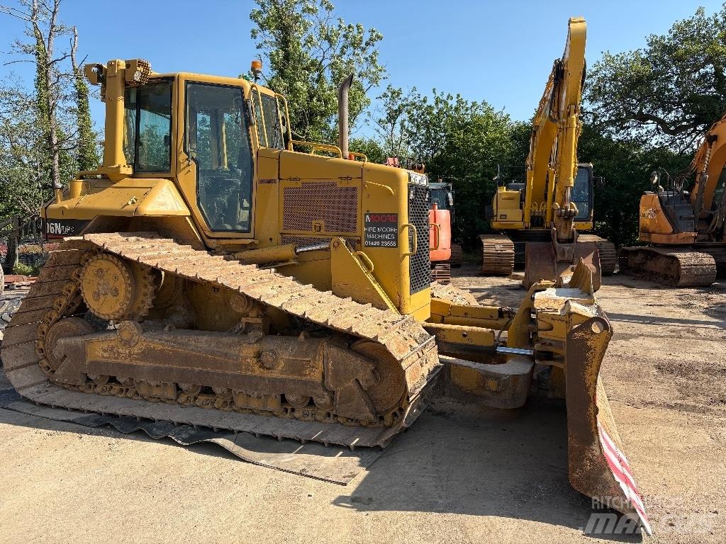 CAT D 6 N LGP بلدوزرات مجنزرة