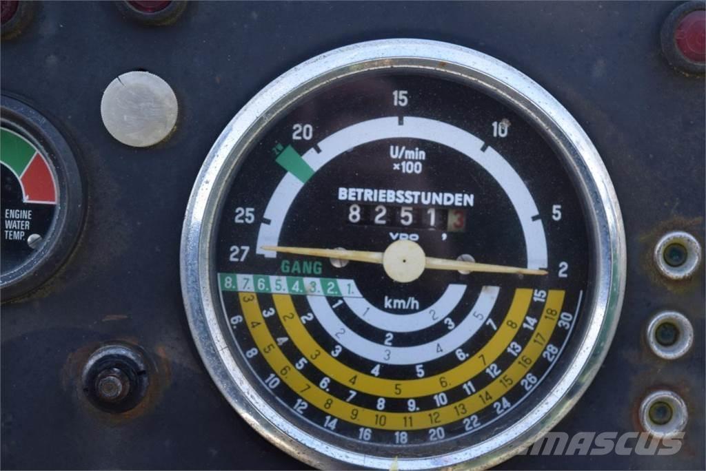 John Deere 2130 الجرارات