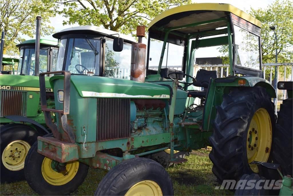 John Deere 2130 الجرارات