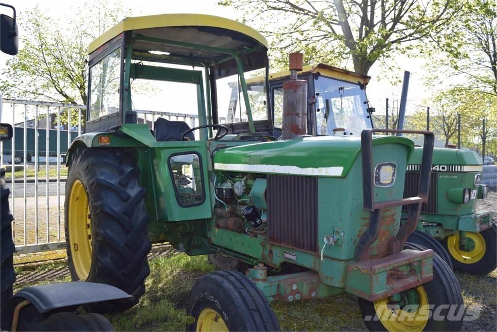 John Deere 2130 الجرارات