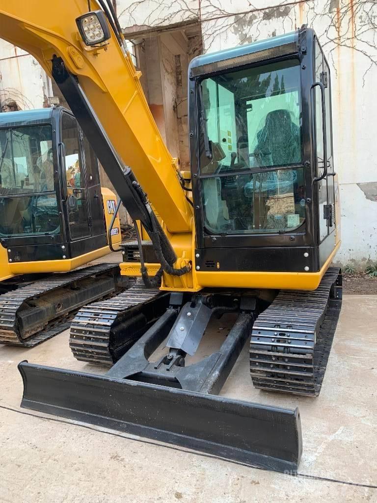 CAT 305.5E2 حفارات زحافة