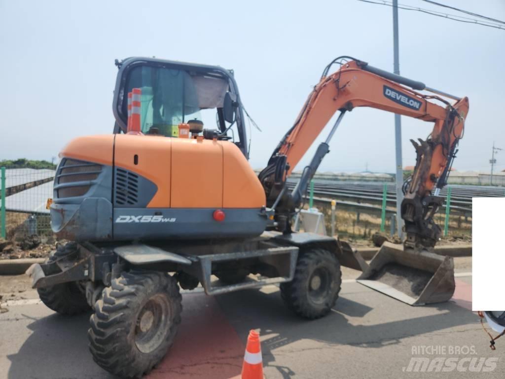 Doosan DX 55 W حفارات بعجل