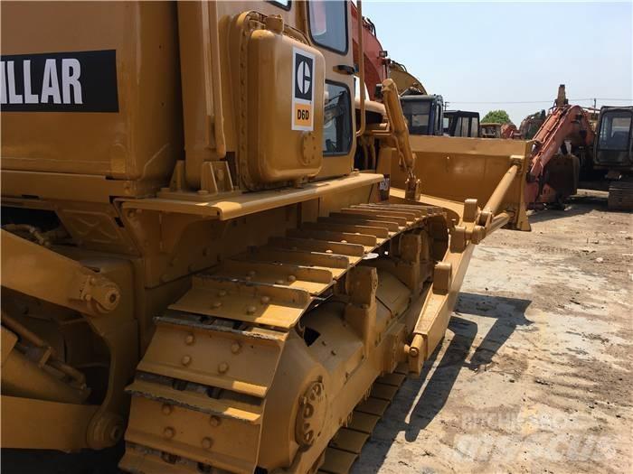 CAT D 6 D بلدوزرات مجنزرة