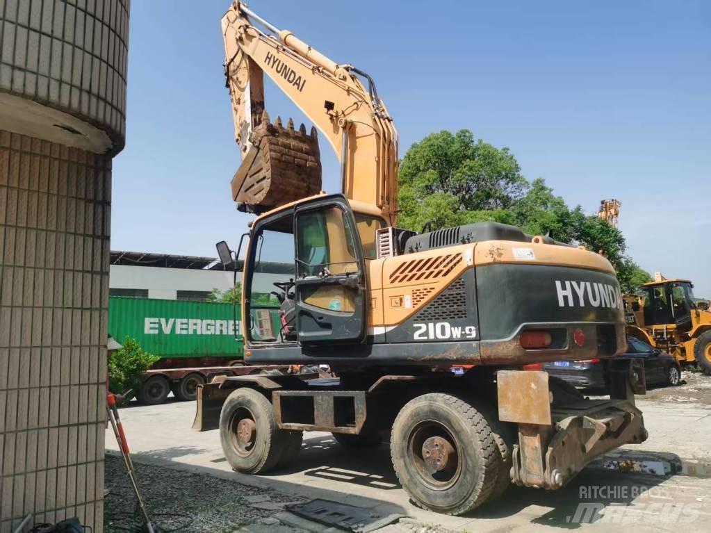 Hyundai R210w-9 حفارات وسط 7 طن - 12 طن