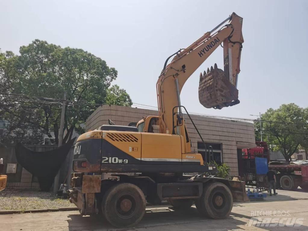 Hyundai R210w-9 حفارات وسط 7 طن - 12 طن