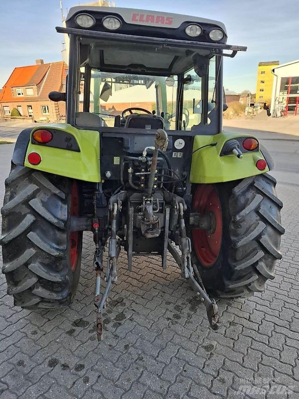 CLAAS AXOS 330 CX الجرارات