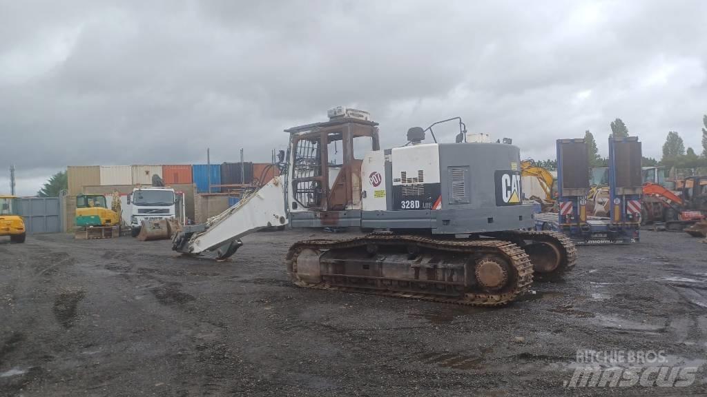 CAT 328 D L حفارات زحافة