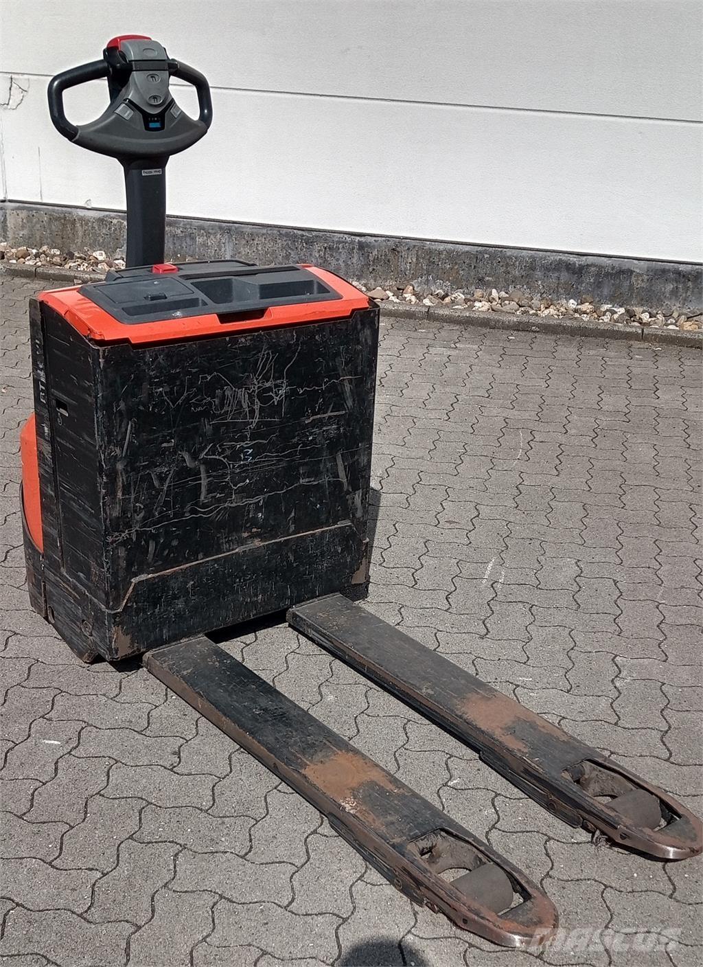 Toyota LWE 160 معدات التكديس الجوالة