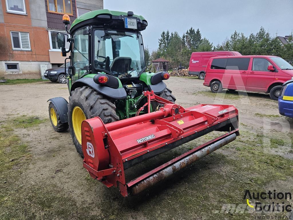 John Deere 4066 R الجرارات