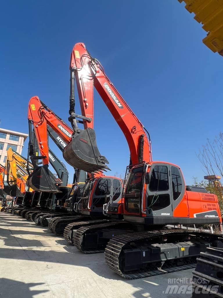 Doosan DX 225 حفارات زحافة