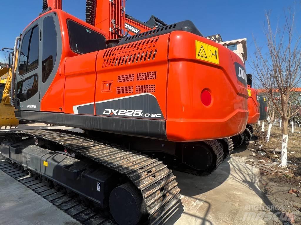 Doosan DX 225 حفارات زحافة