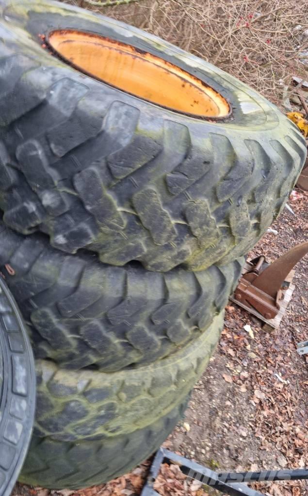  Dæk og fælg Case 721 لوادر بعجل