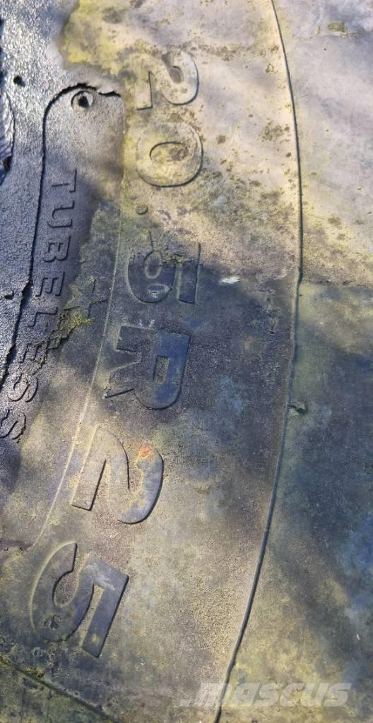  Dæk og fælg Case 721 لوادر بعجل