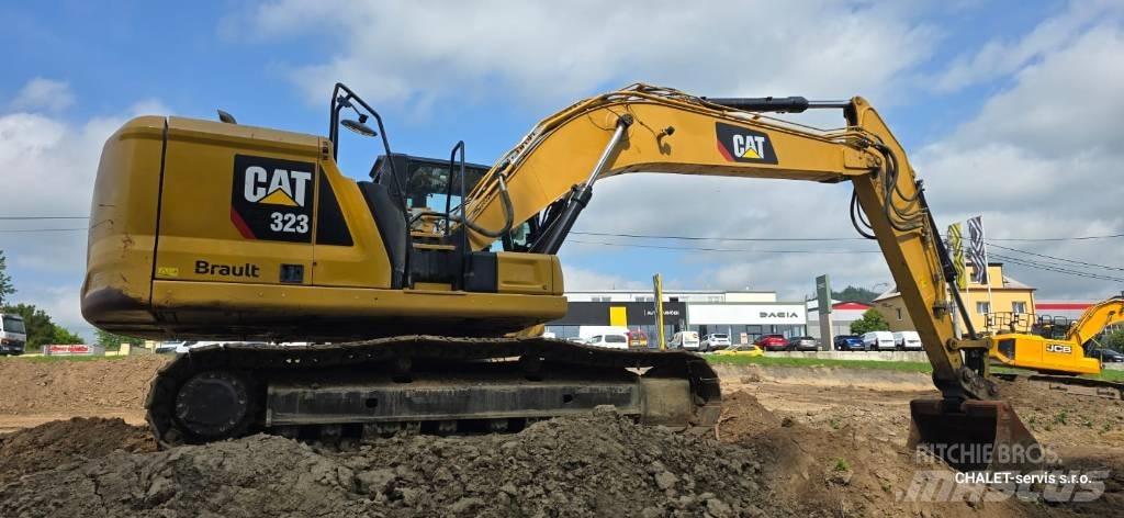 CAT 320 حفارات زحافة