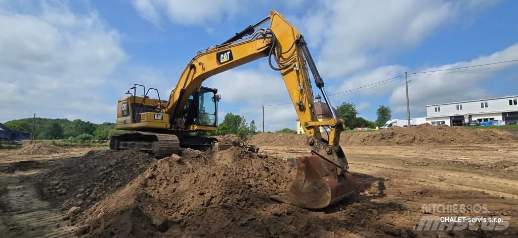 CAT 320 حفارات زحافة