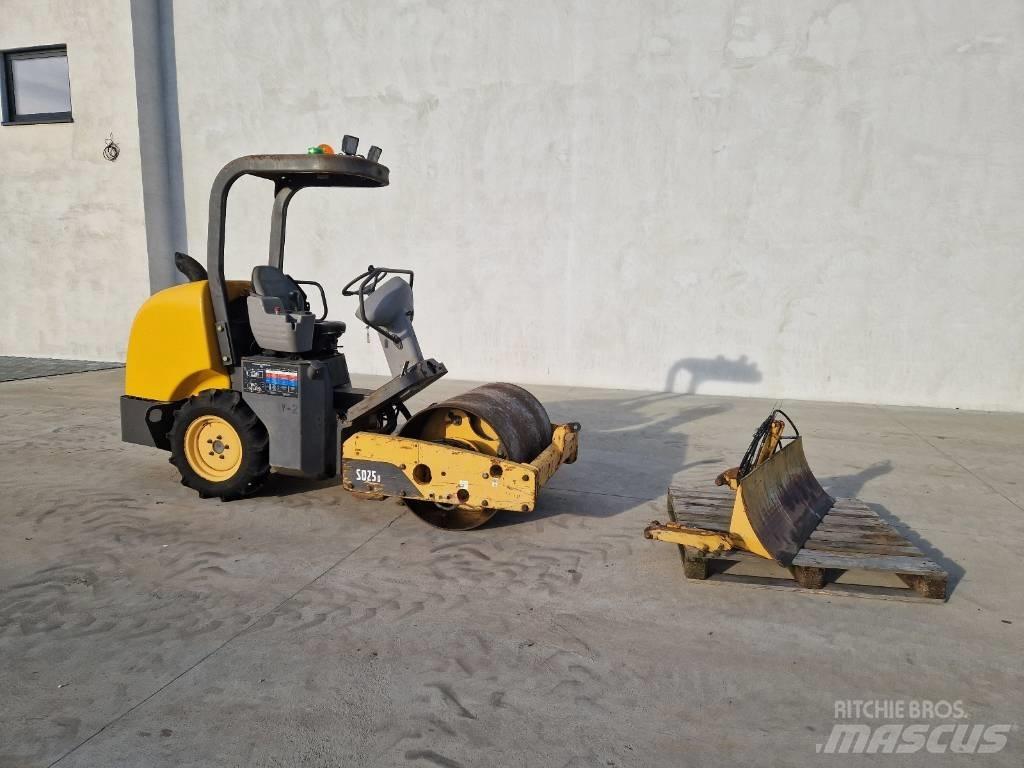 Volvo SD 25 D  R329 مداحل أحادية الأسطوانة