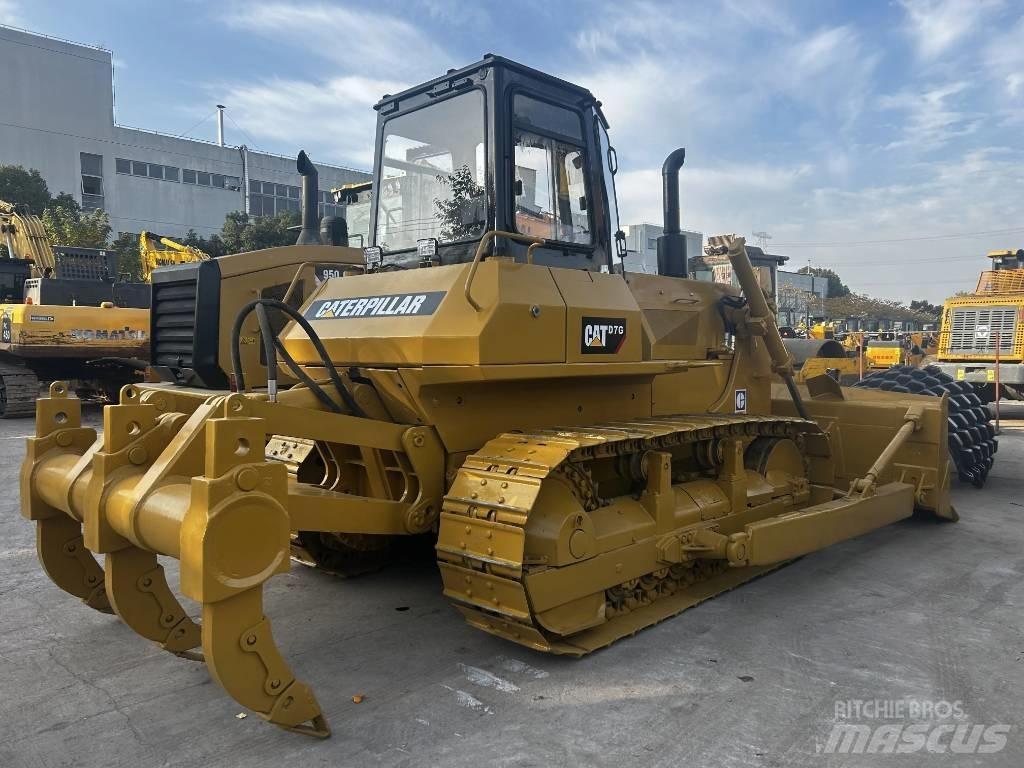 CAT D 7 G بلدوزرات مجنزرة