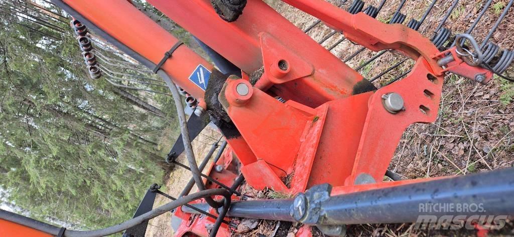 Kuhn GA 8121 محشات