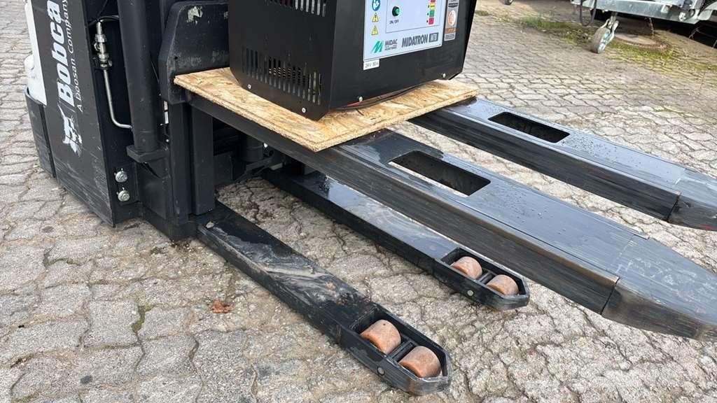 Doosan BSL16N معدات التكديس الجوالة