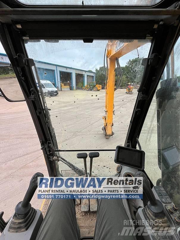 JCB 131 X L حفارات زحافة