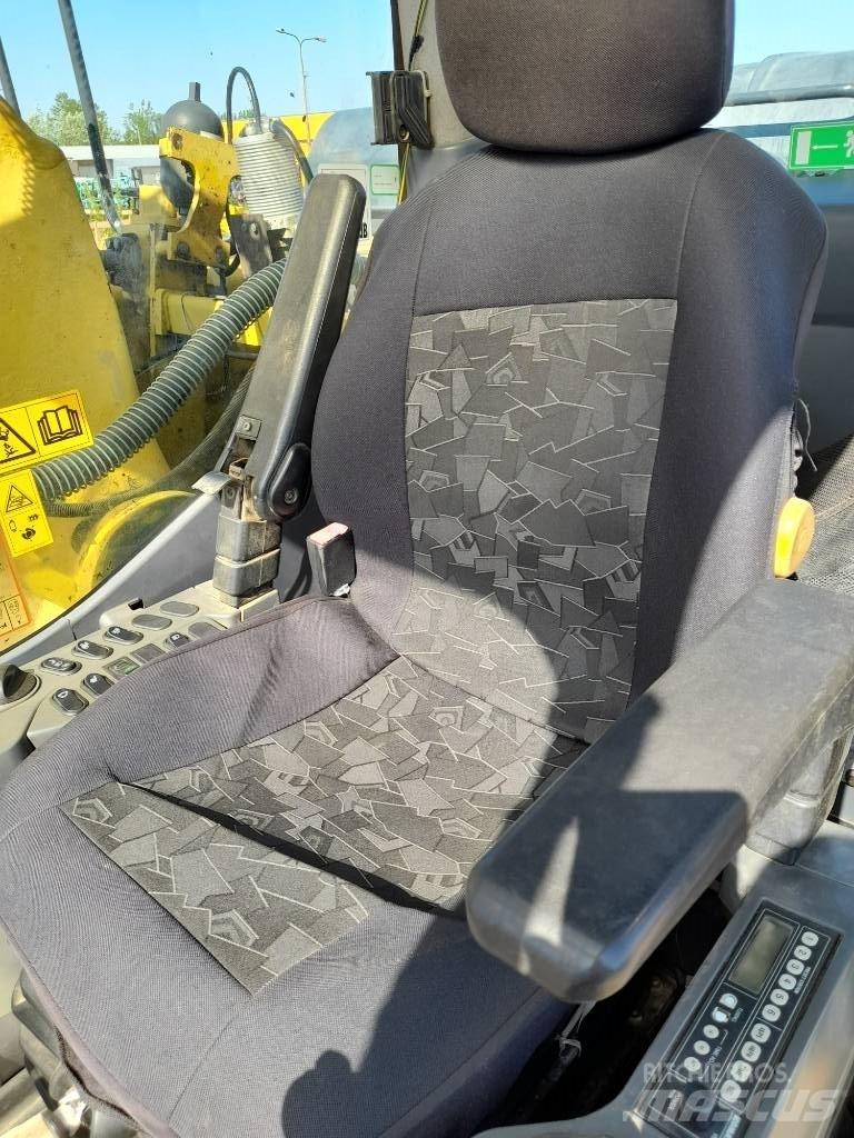 Komatsu PC 290 NLC-8 حفارات زحافة