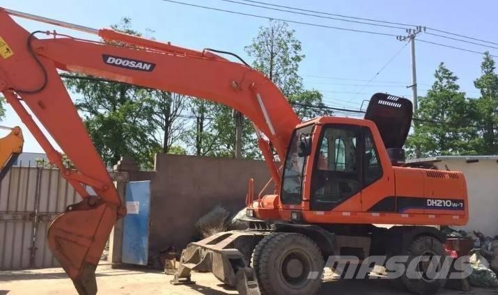Doosan DH210W-7 حفارات بعجل