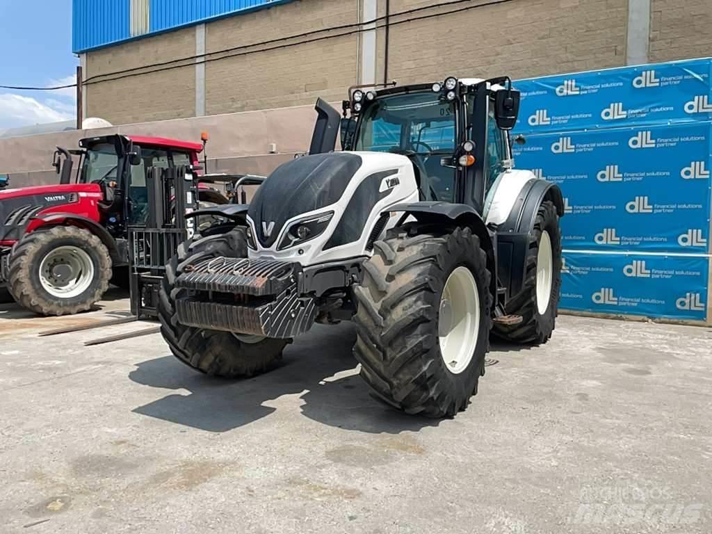 Valtra T174E الجرارات