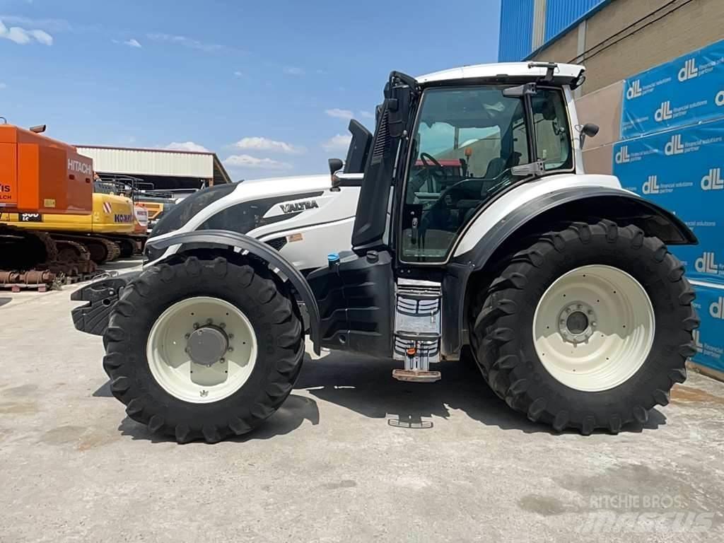 Valtra T174E الجرارات
