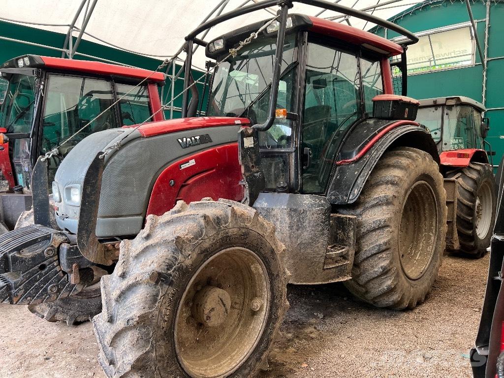 Valtra N 121 جرارات التحريج