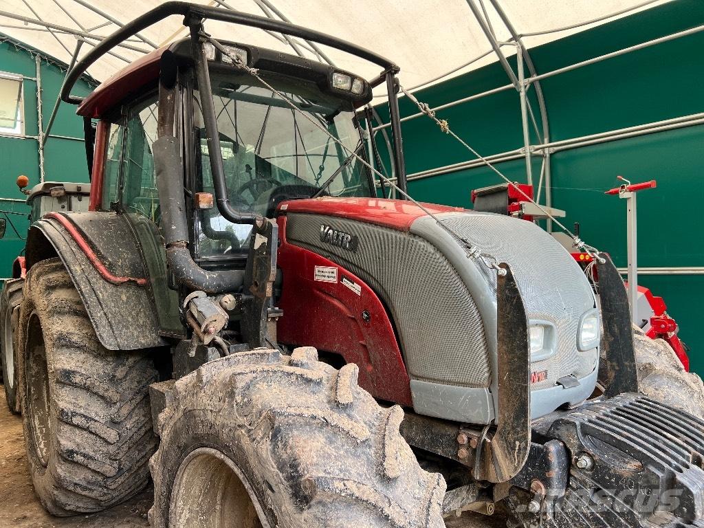 Valtra N 121 جرارات التحريج