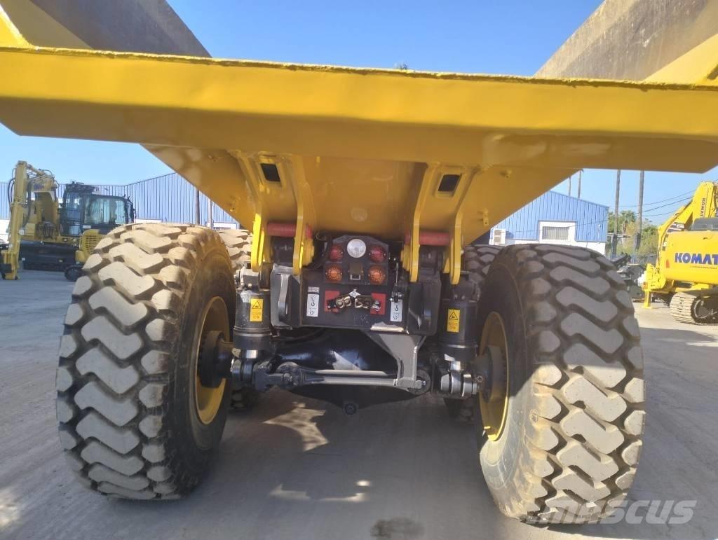 Komatsu HM 300-5EO ساحبات مفصلية