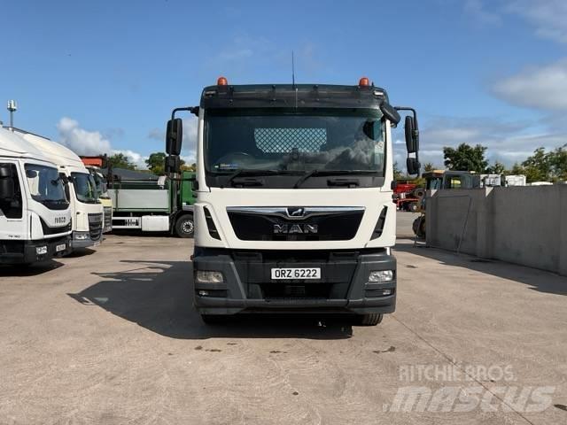 MAN TGM 18.250 شاحنات لوادر
