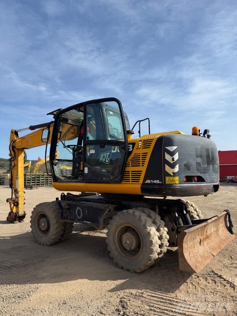 JCB JS 145 W حفارات بعجل
