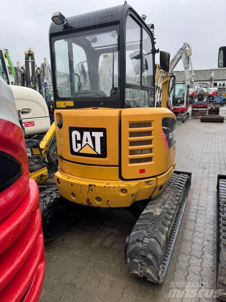 CAT 302.7 D حفارات صغيرة أقل من 7 طن (حفارات صغيرة)
