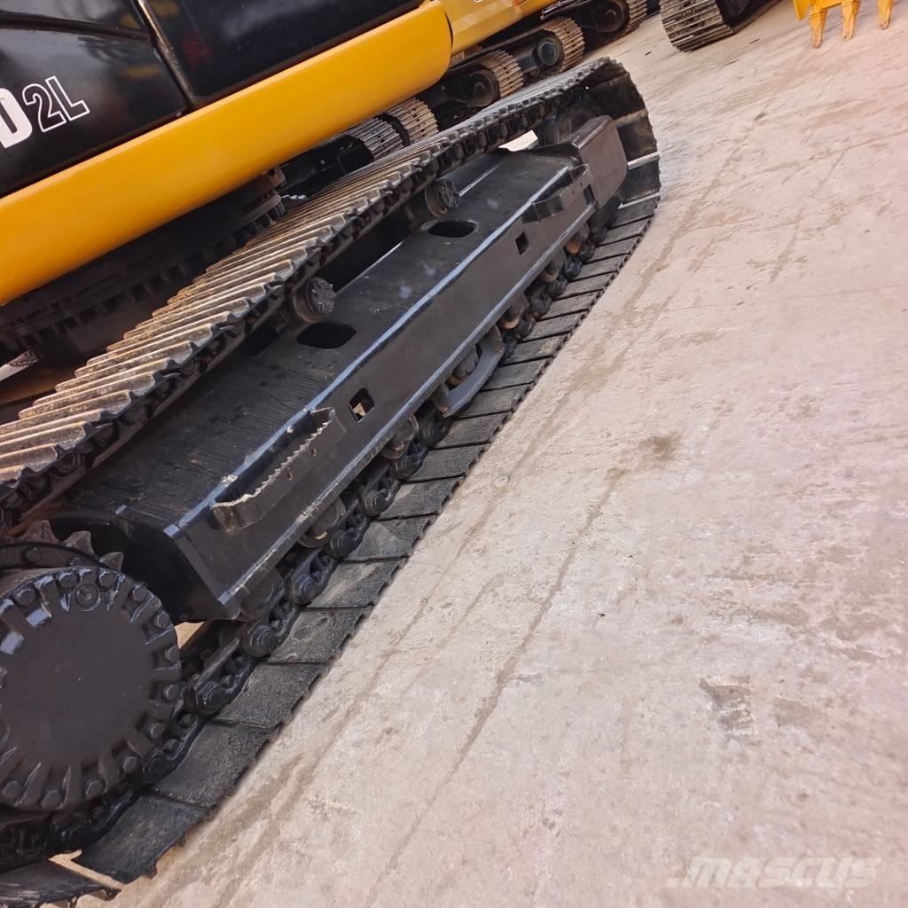 CAT 320 D2 حفارات زحافة