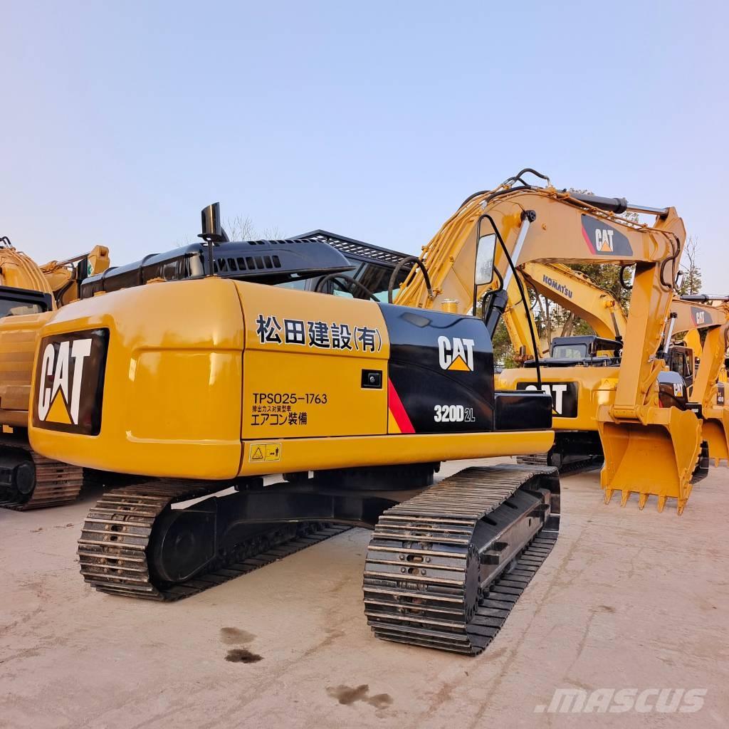 CAT 320 D2 حفارات زحافة