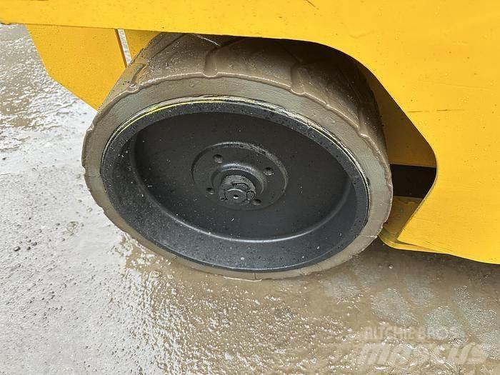 JCB S2632E رافعات مقصية الشكل