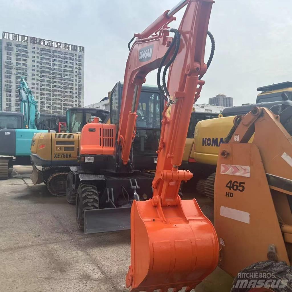 Doosan DX60W حفارات بعجل