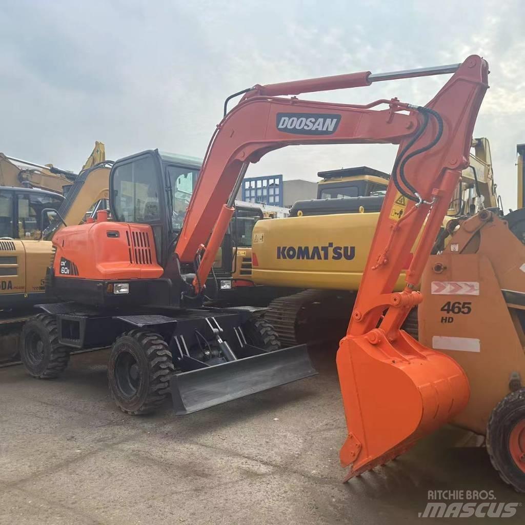 Doosan DX60W حفارات بعجل