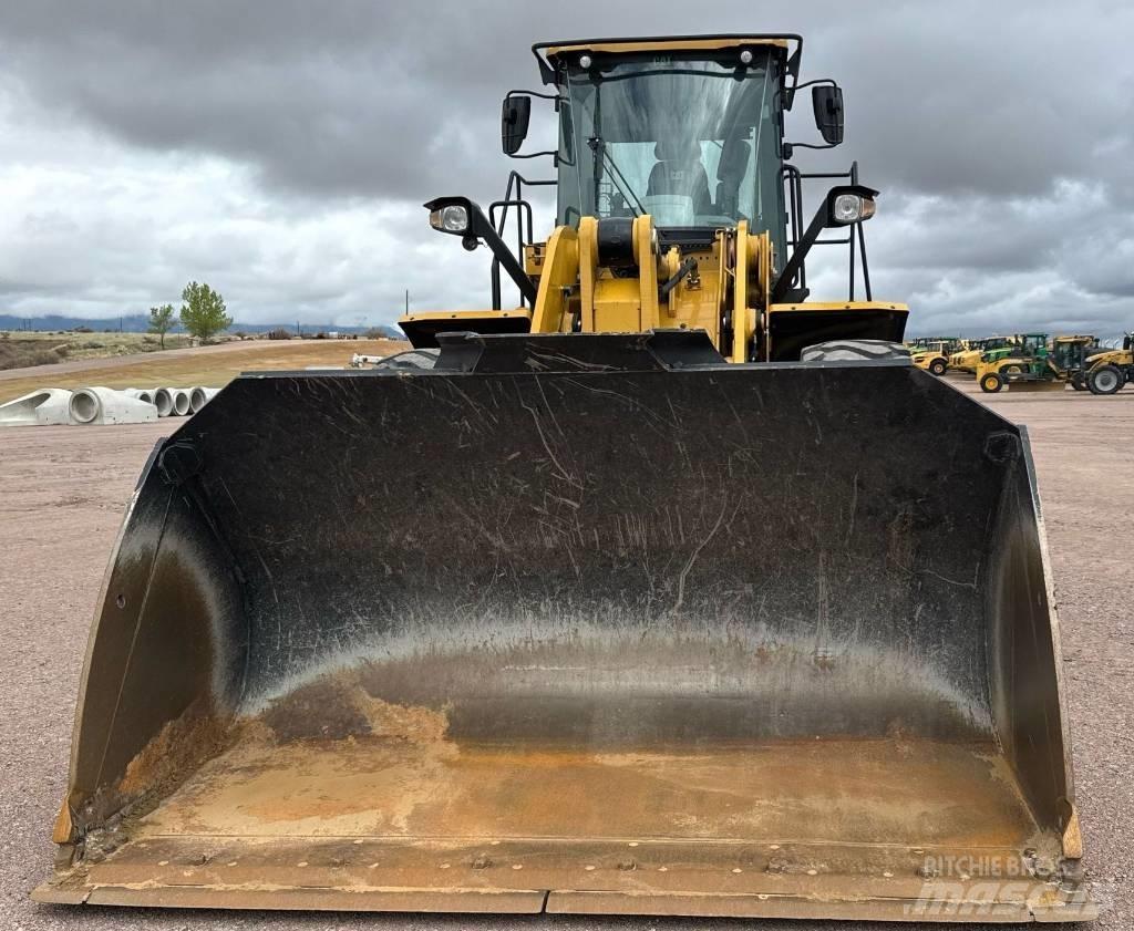 CAT 950M لوادر بعجل