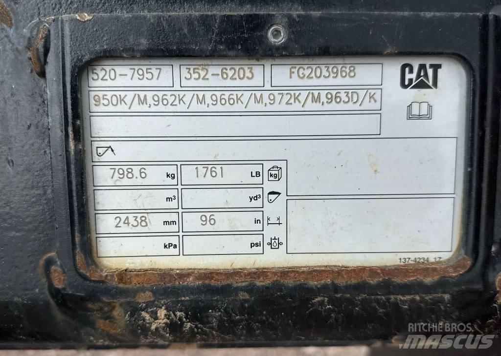 CAT 950M لوادر بعجل