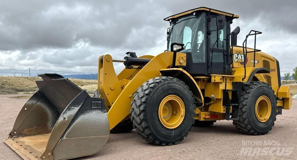 CAT 950M لوادر بعجل