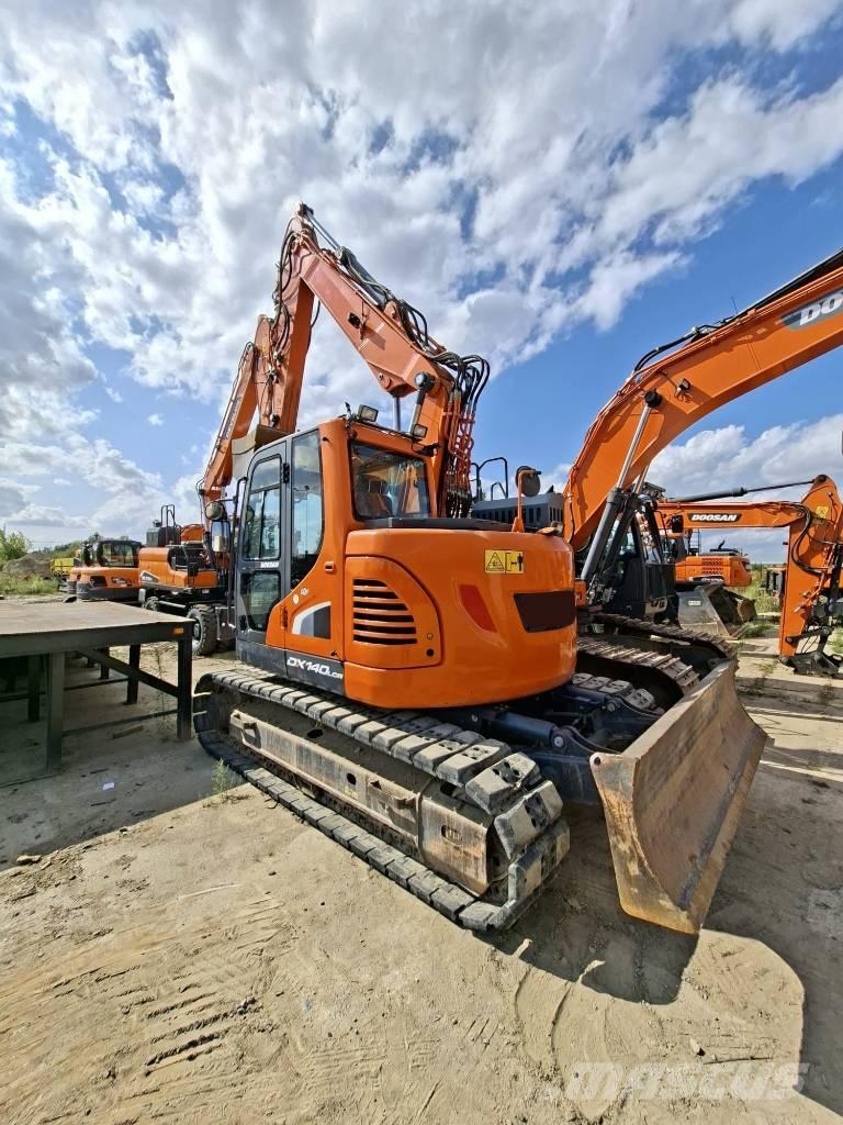 Doosan DX 140 LCR حفارات زحافة