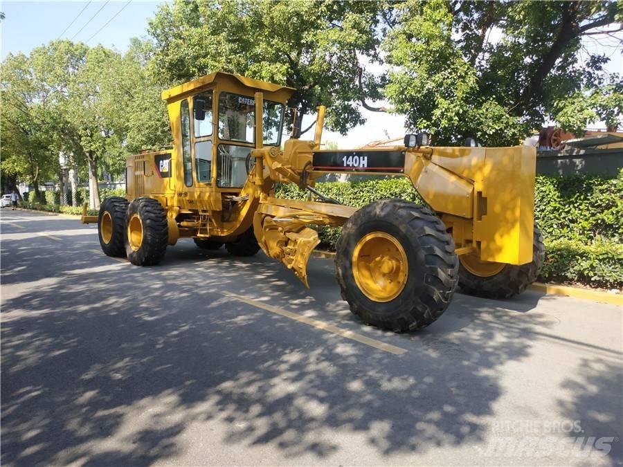 CAT 140 H معدات تمهيد الطرق