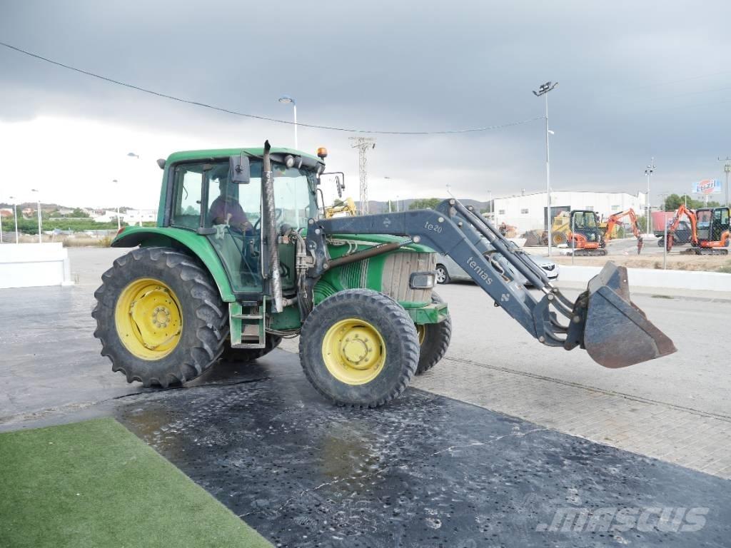 John Deere 6220 الجرارات